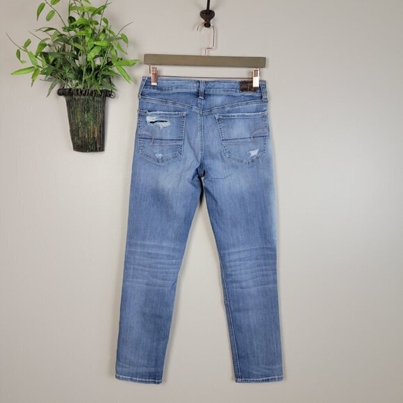 AE 2 Tomgirl Button Fly Distressed Crop Medium Wash Relaxed Jeans American Eagle - Picture 13 of 16